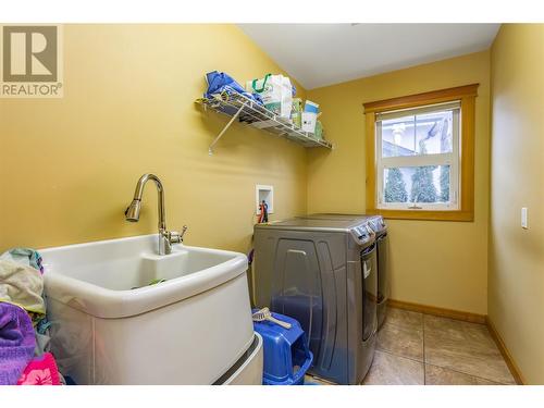 1425 Red Mountain Place, Vernon, BC - Indoor Photo Showing Laundry Room