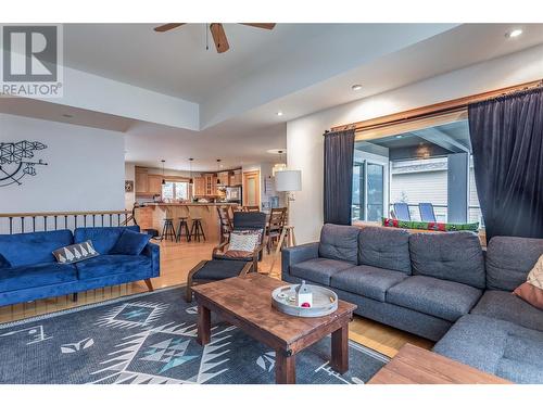 1425 Red Mountain Place, Vernon, BC - Indoor Photo Showing Living Room