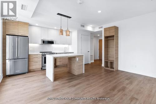 2809 - 200 Redpath Avenue, Toronto, ON - Indoor Photo Showing Kitchen