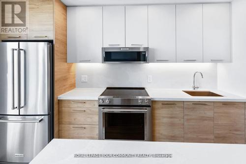 2809 - 200 Redpath Avenue, Toronto, ON - Indoor Photo Showing Kitchen