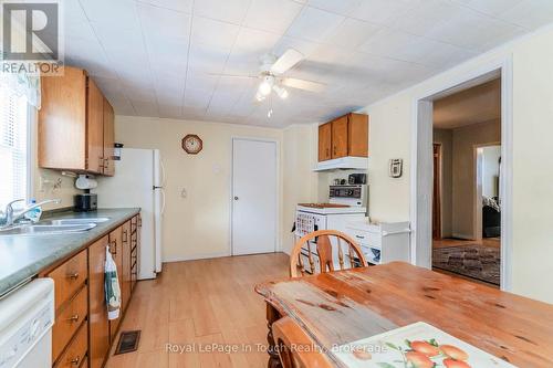 162 Seventh Street W, Midland, ON - Indoor Photo Showing Kitchen With Double Sink