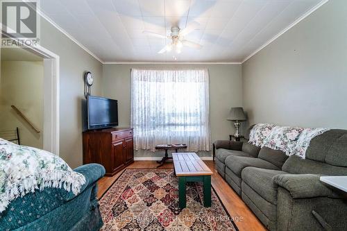 162 Seventh Street W, Midland, ON - Indoor Photo Showing Living Room