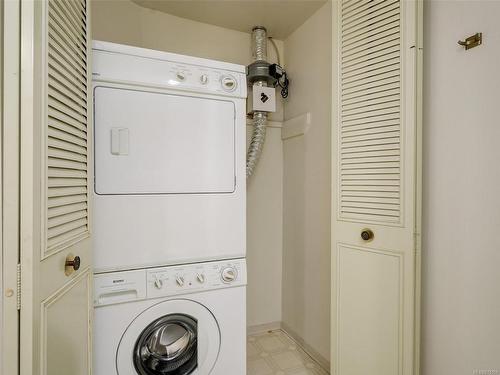 114-225 Belleville St, Victoria, BC - Indoor Photo Showing Laundry Room