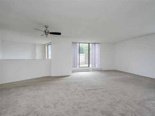 114-225 Belleville St, Victoria, BC - Indoor Photo Showing Living Room