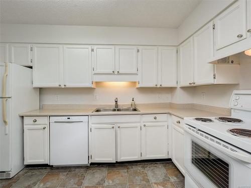 114-225 Belleville St, Victoria, BC - Indoor Photo Showing Kitchen With Double Sink