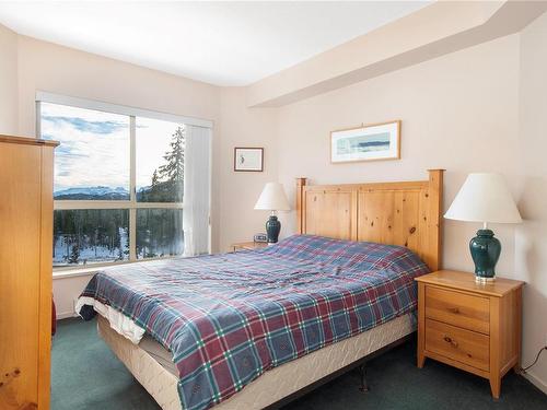 302-1290 Alpine Rd, Courtenay, BC - Indoor Photo Showing Bedroom