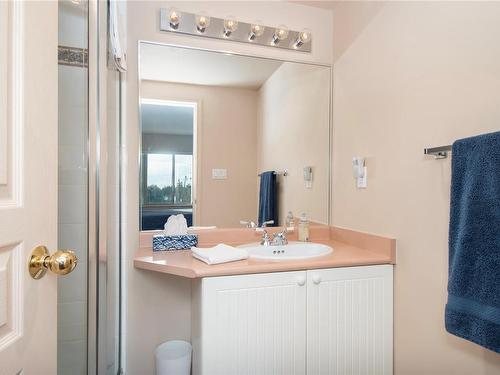 302-1290 Alpine Rd, Courtenay, BC - Indoor Photo Showing Bathroom