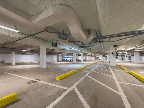 304-147 Haliburton St, Nanaimo, BC - Indoor Photo Showing Garage