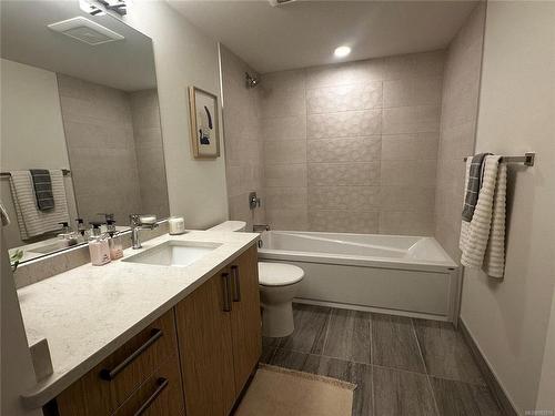 206-135 Haliburton St, Nanaimo, BC - Indoor Photo Showing Bathroom