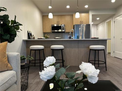 206-135 Haliburton St, Nanaimo, BC - Indoor Photo Showing Kitchen With Upgraded Kitchen