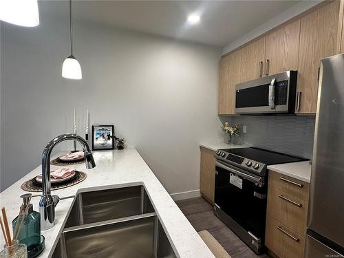 206-135 Haliburton St, Nanaimo, BC - Indoor Photo Showing Kitchen