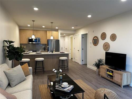 206-135 Haliburton St, Nanaimo, BC - Indoor Photo Showing Living Room