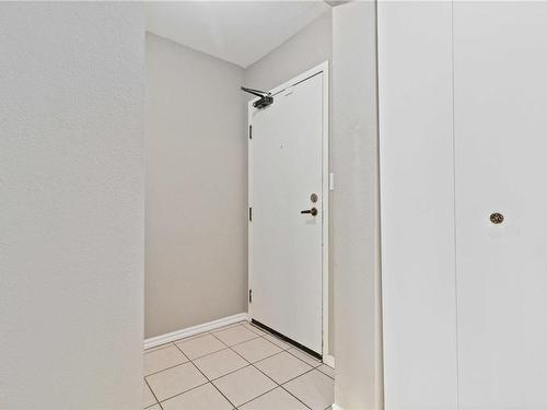 409-1630 Quadra St, Victoria, BC - Indoor Photo Showing Other Room