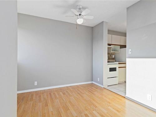 409-1630 Quadra St, Victoria, BC - Indoor Photo Showing Kitchen