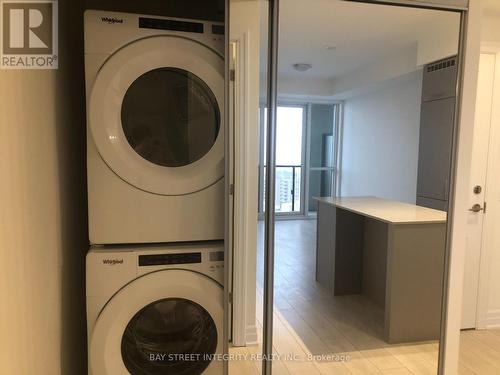 2603 - 30 Elm Drive, Mississauga, ON - Indoor Photo Showing Laundry Room