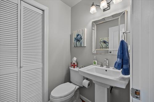 28-1120 Guisachan Road, Kelowna, BC - Indoor Photo Showing Bathroom