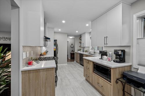 28-1120 Guisachan Road, Kelowna, BC - Indoor Photo Showing Kitchen