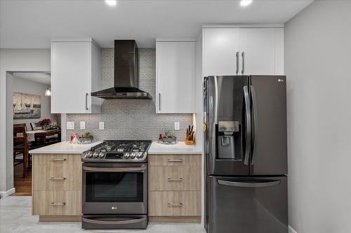 28-1120 Guisachan Road, Kelowna, BC - Indoor Photo Showing Kitchen With Upgraded Kitchen