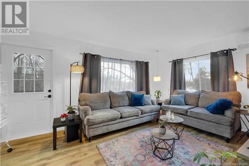 6800 Route 102, Oak Point, NB - Indoor Photo Showing Living Room