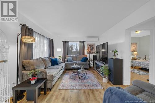 6800 Route 102, Oak Point, NB - Indoor Photo Showing Living Room