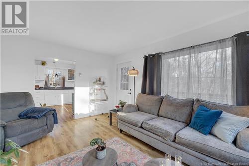 6800 Route 102, Oak Point, NB - Indoor Photo Showing Living Room