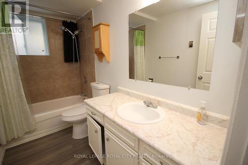 4 - 405 Main Street S, Guelph/Eramosa (Rockwood), ON - Indoor Photo Showing Bathroom