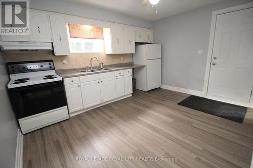 4 - 405 Main Street S, Guelph/Eramosa (Rockwood), ON - Indoor Photo Showing Kitchen With Double Sink