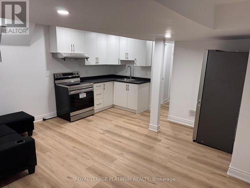 617 Windflower Crescent, Kitchener, ON - Indoor Photo Showing Kitchen