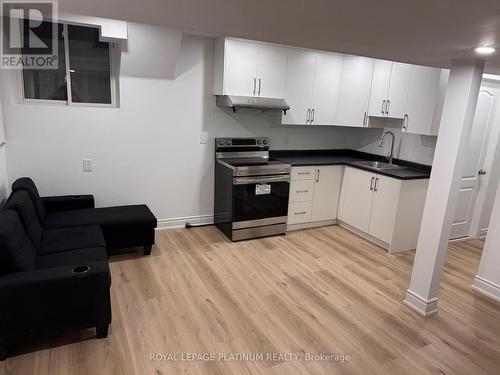 617 Windflower Crescent, Kitchener, ON - Indoor Photo Showing Kitchen