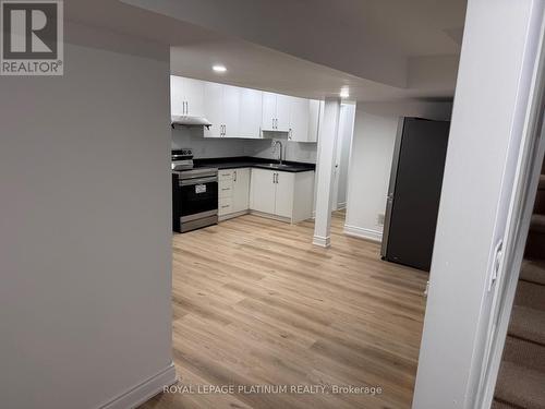 617 Windflower Crescent, Kitchener, ON - Indoor Photo Showing Kitchen