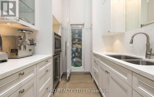 45 - 11 Lambeth Lane, Puslinch, ON - Indoor Photo Showing Kitchen With Double Sink