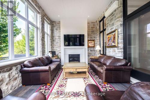 45 - 11 Lambeth Lane, Puslinch, ON - Indoor Photo Showing Living Room With Fireplace