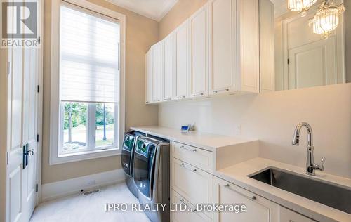 45 - 11 Lambeth Lane, Puslinch, ON - Indoor Photo Showing Laundry Room