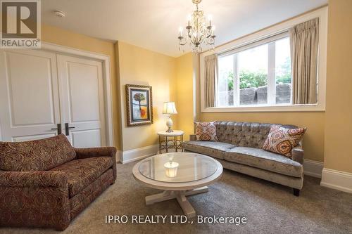 45 - 11 Lambeth Lane, Puslinch, ON - Indoor Photo Showing Living Room