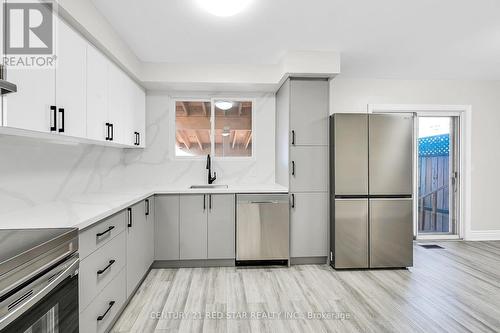 18 Palmer Road, Hamilton, ON - Indoor Photo Showing Kitchen