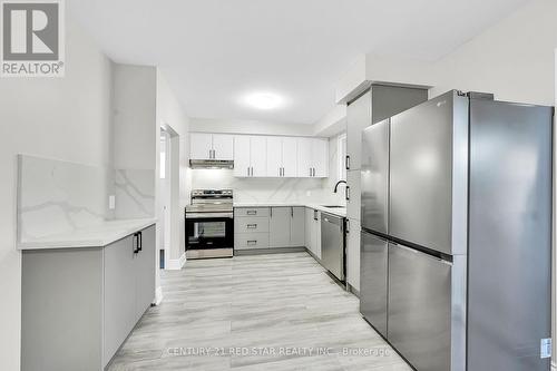 18 Palmer Road, Hamilton, ON - Indoor Photo Showing Kitchen With Upgraded Kitchen