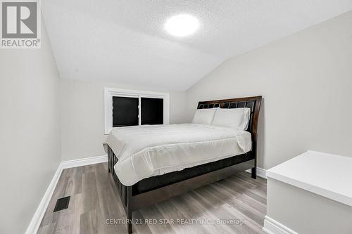 18 Palmer Road, Hamilton, ON - Indoor Photo Showing Bedroom