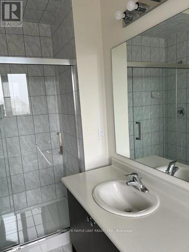 373 Skinner Road, Hamilton, ON - Indoor Photo Showing Bathroom