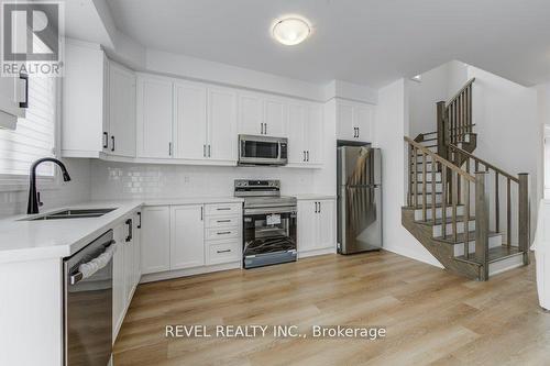 70 - 120 Court Drive, Brant, ON - Indoor Photo Showing Kitchen With Double Sink With Upgraded Kitchen