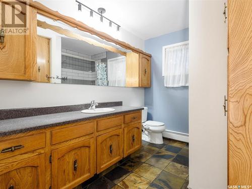 122 Hawkes Bay, Regina, SK - Indoor Photo Showing Bathroom