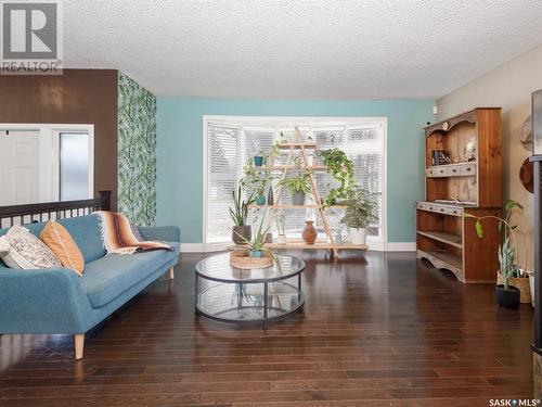 122 Hawkes Bay, Regina, SK - Indoor Photo Showing Living Room