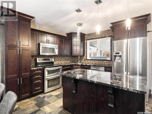 122 Hawkes Bay, Regina, SK - Indoor Photo Showing Kitchen With Stainless Steel Kitchen With Upgraded Kitchen