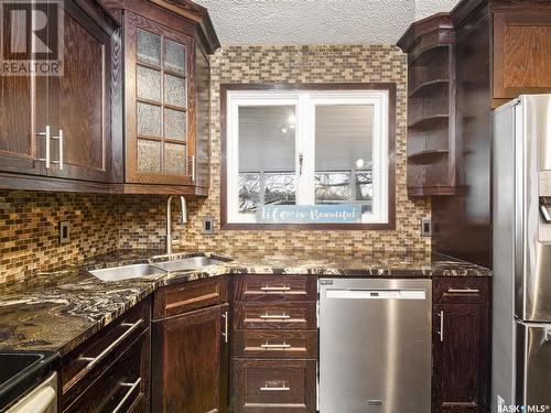 122 Hawkes Bay, Regina, SK - Indoor Photo Showing Kitchen With Stainless Steel Kitchen With Double Sink With Upgraded Kitchen