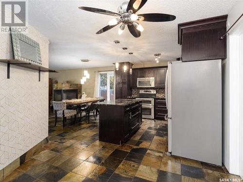 122 Hawkes Bay, Regina, SK - Indoor Photo Showing Kitchen