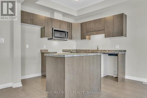 109 Alicia Crescent, Thorold, ON - Indoor Photo Showing Kitchen