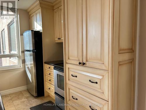 2011 - 633 Bay Street, Toronto, ON - Indoor Photo Showing Kitchen