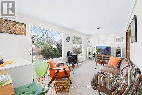 292 Horsham Avenue, Toronto, ON - Indoor Photo Showing Living Room