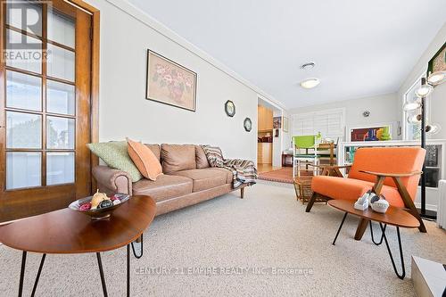 292 Horsham Avenue, Toronto, ON - Indoor Photo Showing Living Room