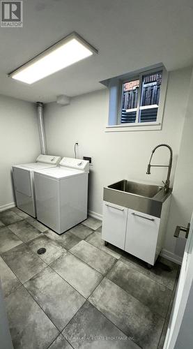 457 Claremont Crescent, Oakville, ON - Indoor Photo Showing Laundry Room