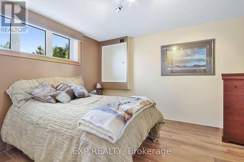 746 St Pierre Road, Russell, ON - Indoor Photo Showing Bedroom